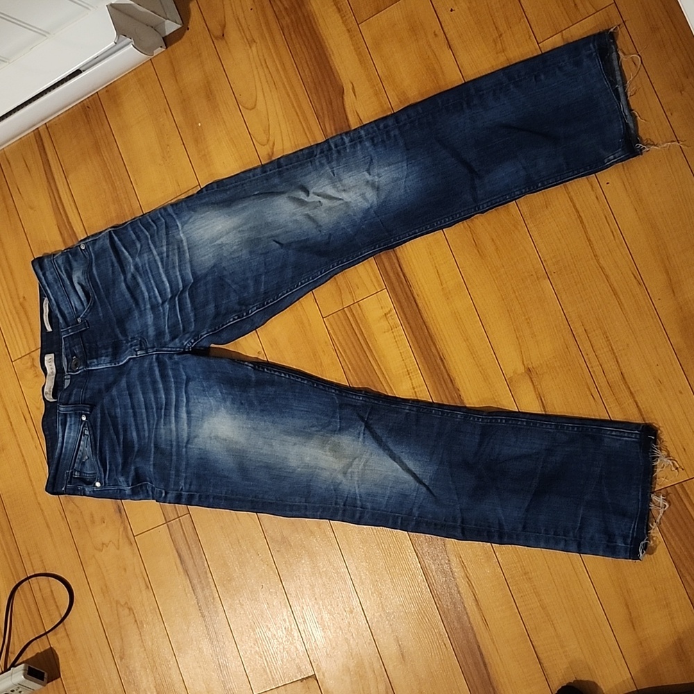 3/15❤️Guess Jeans. Relaxed fit. Size 32x34